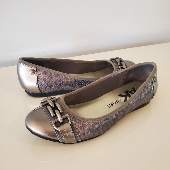 Anne Klein Ballet Flats in Size 6.5 - Picture 1 of 7